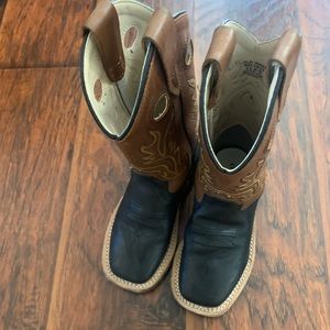 Black and brown cowboy boots for kids. Unisex